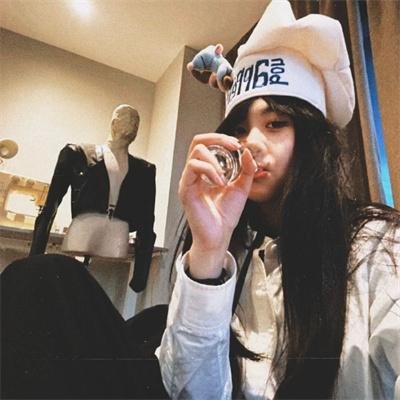 飘动的红丝带